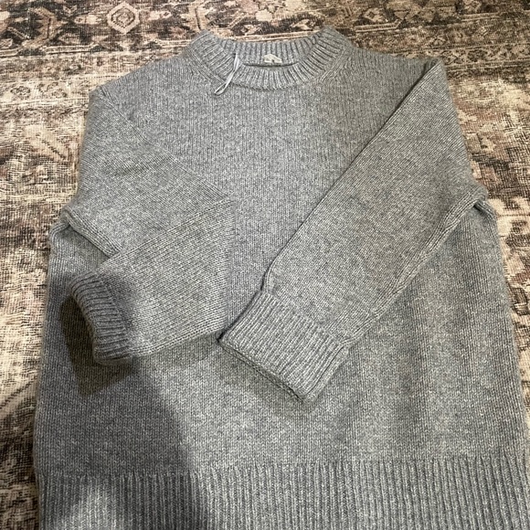 Arket Women’s Cozy Gray 100% Wool Sweater. Size Small - Picture 3 of 4